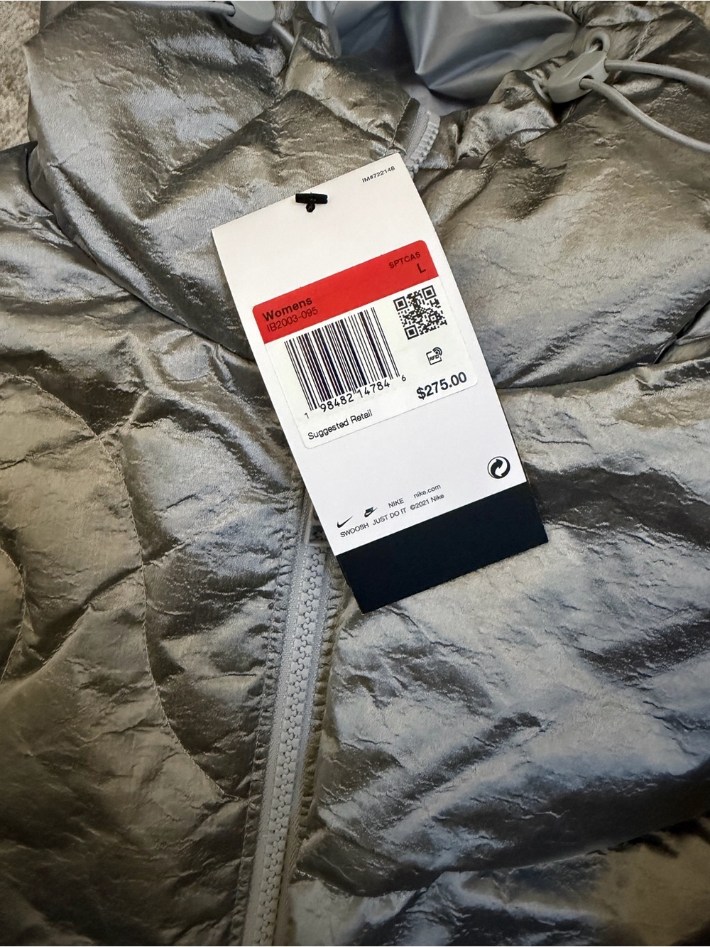 Nike Sportswear Swoosh Women's Metallic Therma-FIT Oversized Down Puffer Jacket - Picture 13 of 13